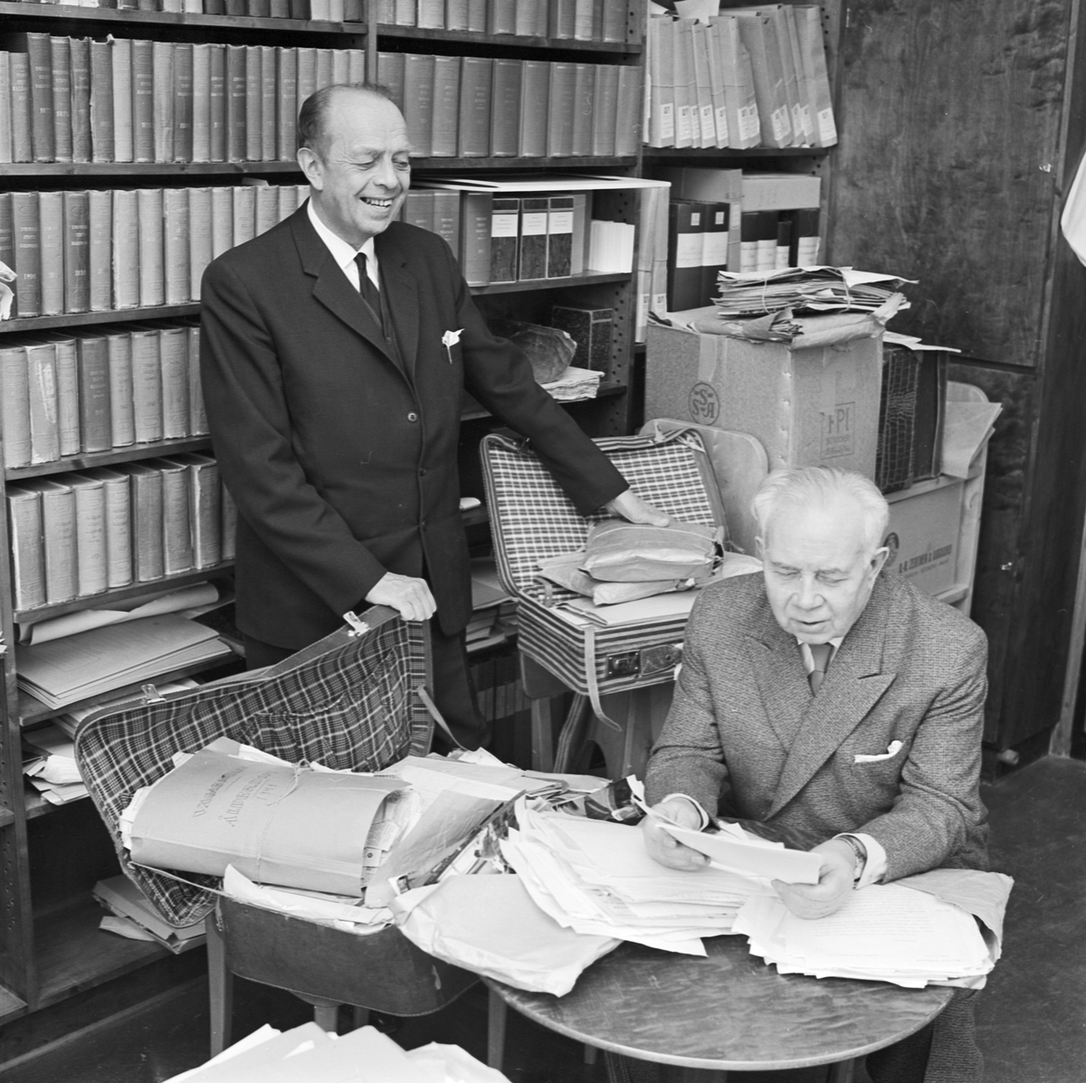 Carolina Rediviva, Ivar Lo Johansson och förste bibliotekarie G Holmgren, Uppsala, mars 1963