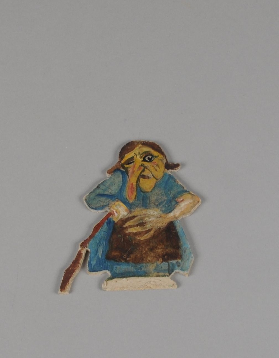 Fem figurer av papp. Forestiller en trollkar malt på begge sider (46a), en flokk med troll (46b), en flokk med dyr (46c), trollkone i blått (46d) og troll med lang nese (46e).