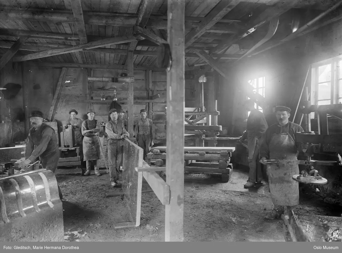steinhuggerverksted, interiør, menn, arbeidere, steinhuggere