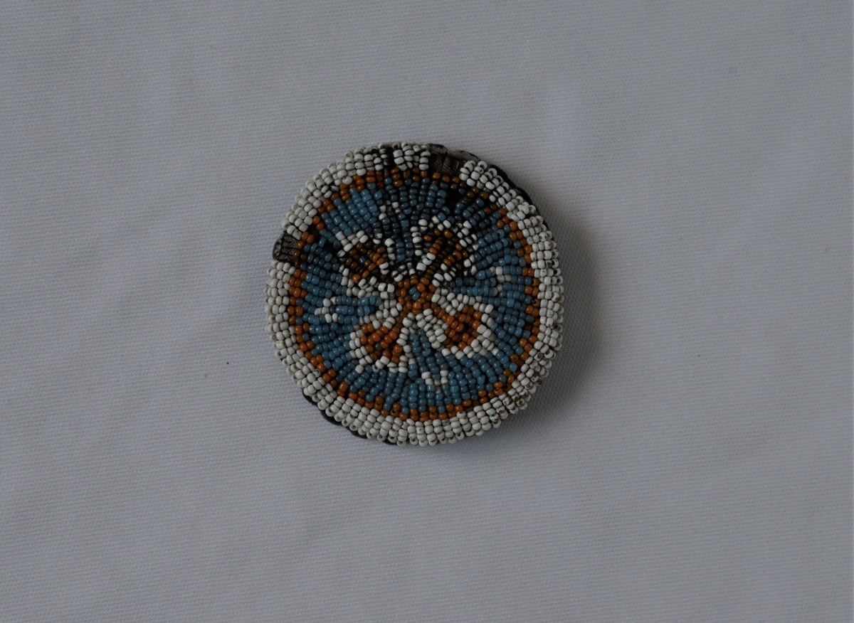 Rundt, lite broderi.