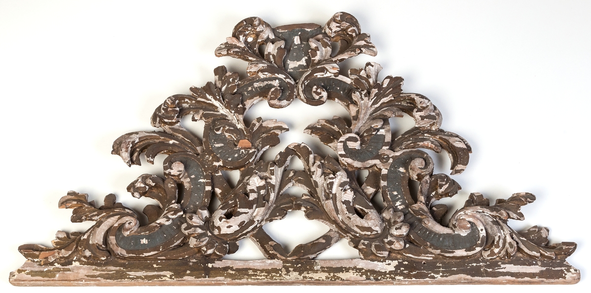 Träornament, barock, gråvitt, eventuellt överstycke till tavla.