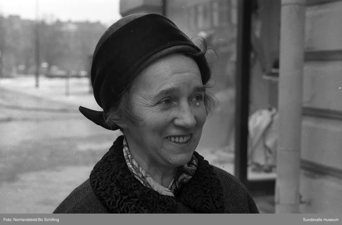 Enkät i Expressen om mordet på president Kennedy, porträttbilder. 1: Bo Fastén, 2: Lena Örtqvist, 3: Nancy Medelberg, 4: Leif Wyöni, 5: Bertil Edlund.
