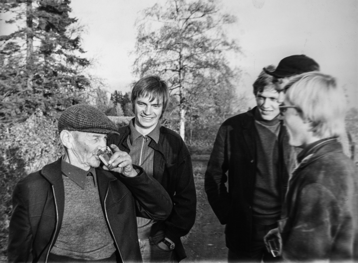 Gruppe 5 menn, Fra venstre: Einar Kristiansen, med kallenavn Dælinstuen. Olav Gjestvang, Olav Larsen, Olav Glærum og Trond Melbye.