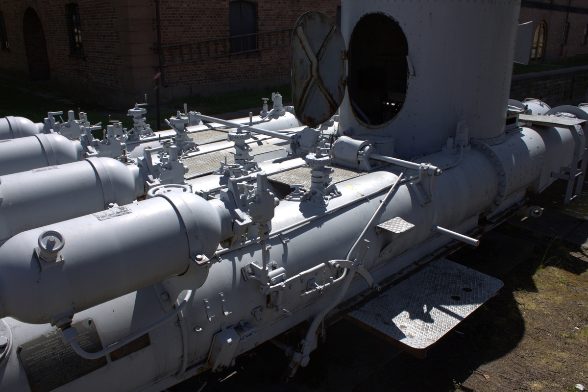 21 QR Torpedorør MK VIII**

Torpedokanon av samme type som var om bord i jageren"Stord".  
Produsert av Sheerness Yard.
Admirality No 168.

Rørene er sett bakfra nummerert E R I F. Hytta er montert over rør nr. R I F. Forran hytta over alle 4 rør går en gangvei med rekke. Leider på begge sider.