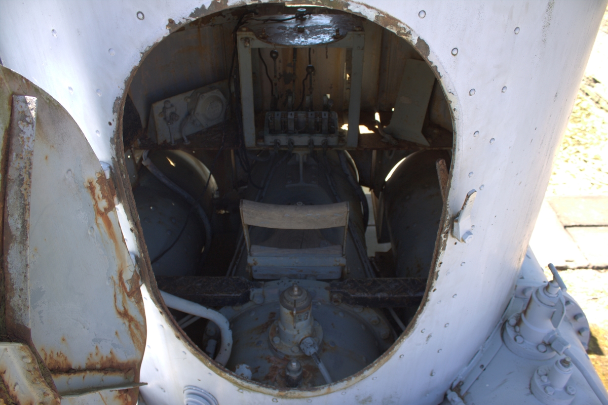 21 QR Torpedorør MK VIII**

Torpedokanon av samme type som var om bord i jageren"Stord".  
Produsert av Sheerness Yard.
Admirality No 168.

Rørene er sett bakfra nummerert E R I F. Hytta er montert over rør nr. R I F. Forran hytta over alle 4 rør går en gangvei med rekke. Leider på begge sider.