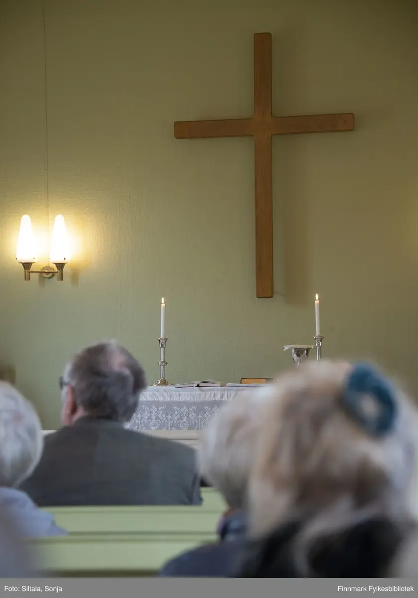 Gudstjeneste i Skallelv kapell i den 12. august i 2018. Skallelv kapell ligger i Vadsø kommune ca. 30 km mot Vardø. Den ble oppført i 1960. Kirken har 78 sitteplasser. Kapellet er tegnet av arkitekt Rolf Harlew Jenssen.
