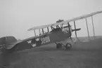 Flygplan FVM S 21, S 1 nummer 3208 står på ett flygfält vid flygdagen på Bulltofta den 5 september 1926.