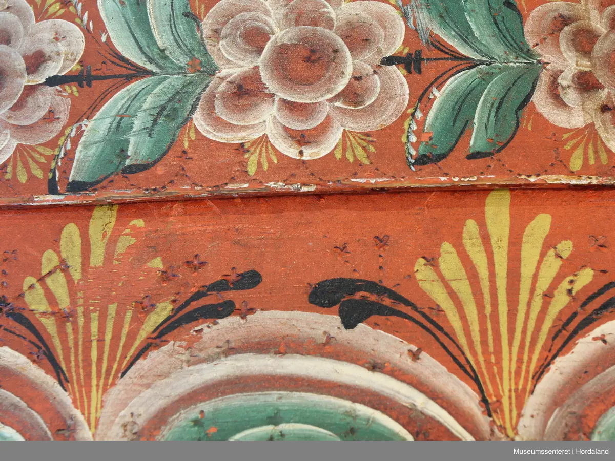 Oval øskje med lok. Rosemaling.