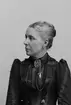 Porträtt. Porträttbild från Maria Teschs ateljé. 

Foto: Maria Tesch.

Fotograferad i Maria Teschs ateljé som fanns i Linköping åren 1873 - 1936. 

Digitaliserad efter original glasnegativ som förvaras på Stiftsbiblioteket /Linköpings stadsbibliotek.