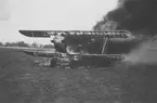 Brand i flygplan SK 8 på flygfältet på F 3 Malmen. Vid avsiktlig eldning av det enda exemplaret av SA-12, mars 1939.