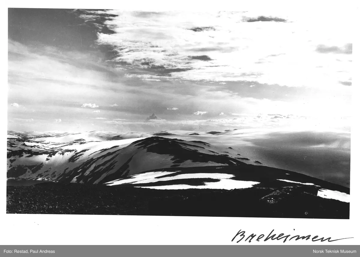 Holåbreen, Sikkelbreen, Sekkebreen og glimt av Jostedalsbreen fra Dyringshø. 1814 m.