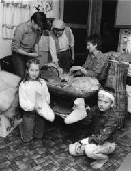 Driftige damer lager "tøtlabber" til julemesse i Vingelen.