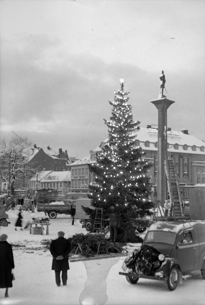 Tenning av juletreet på Torvet