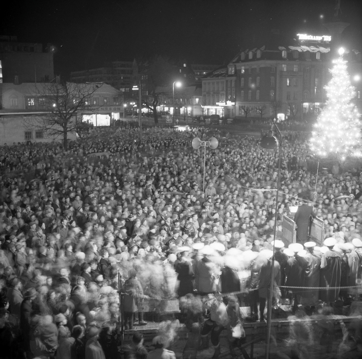 Tenning av juletreet på Torvet