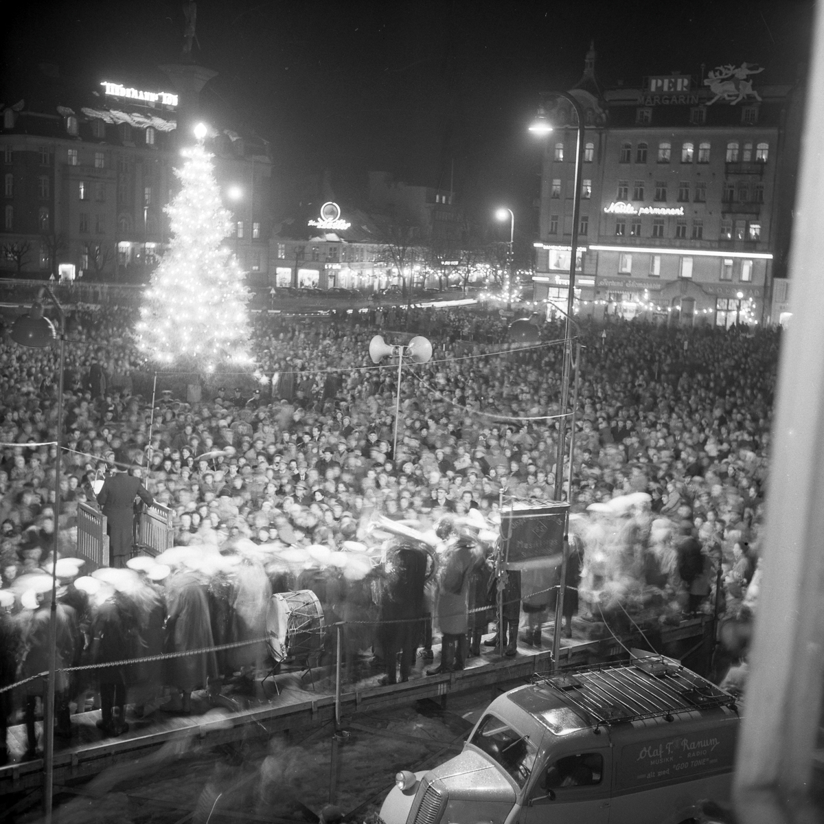 Tenning av juletreet på Torvet