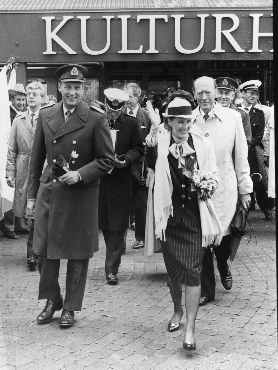 Kong Harald og dronning Sonja besøker Tynset på veg til signingen i Nidaros domkirke