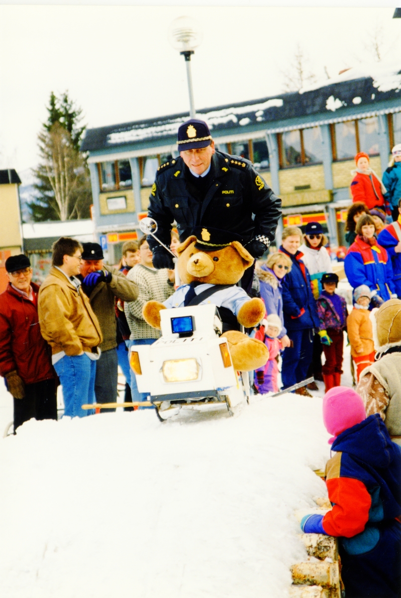 Nordvesten 1995. Sparktog - politi