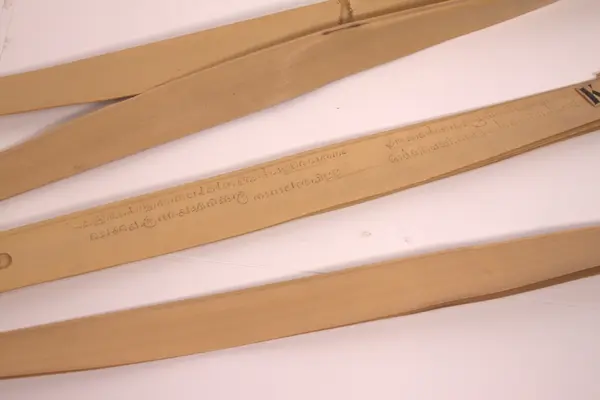 Malebarisk manuskrift, skrevet på 5 palmeblader