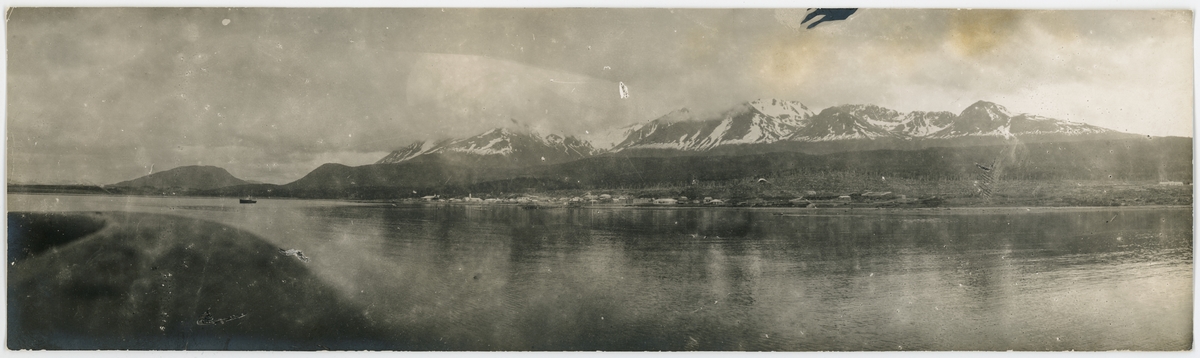 Panoramavy över Ushuaia, huvudstaden i den argentinska provinsen Eldslandet.