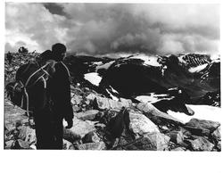 På vei ned til Svellnosbreen fra Galdhøpiggen