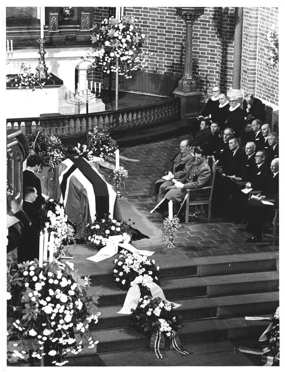 C. J. Hambros begr. i Tref. kirken. Oslo