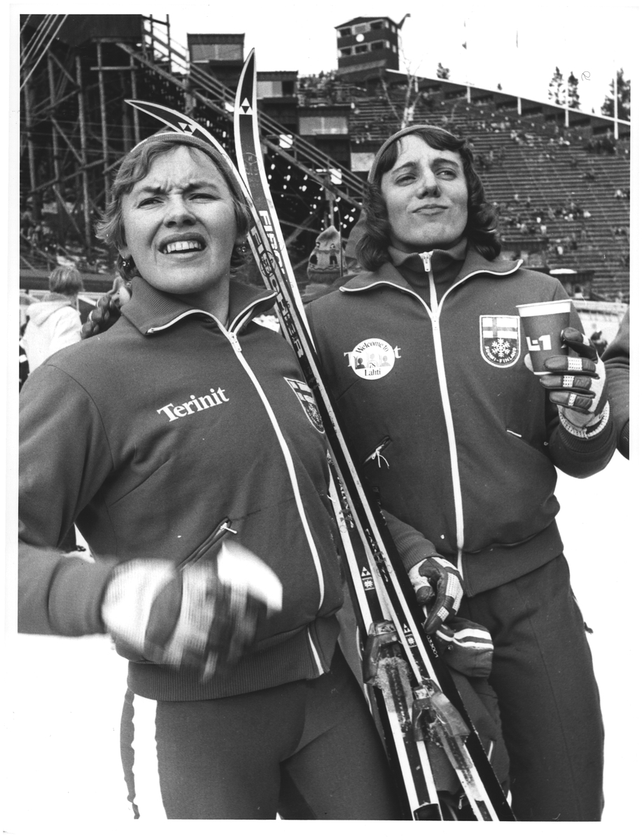 "Kollen". 5 km damer. Til v. nr. 1 Helena Takalo, nr. 2 Hilkka Kuntola