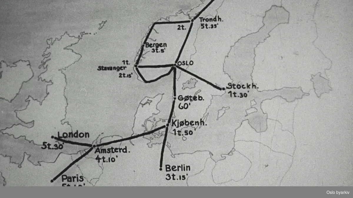 Bilder fra anleggelsen av Oslo lufthavn, Fornebu, filmet fra bakken og fra luften. Kartpresentasjon av planlagte flyruter.