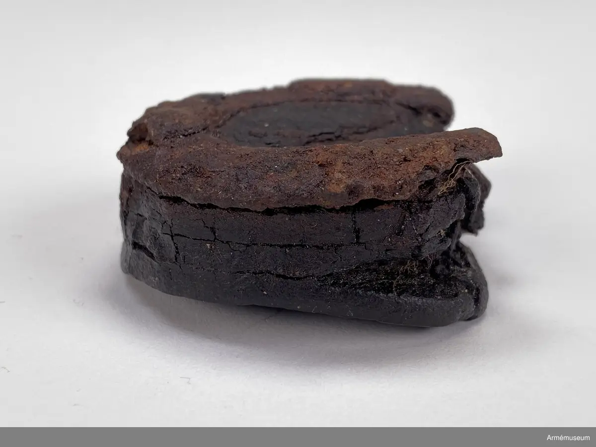 Grupp C I.
Av läder och trä.