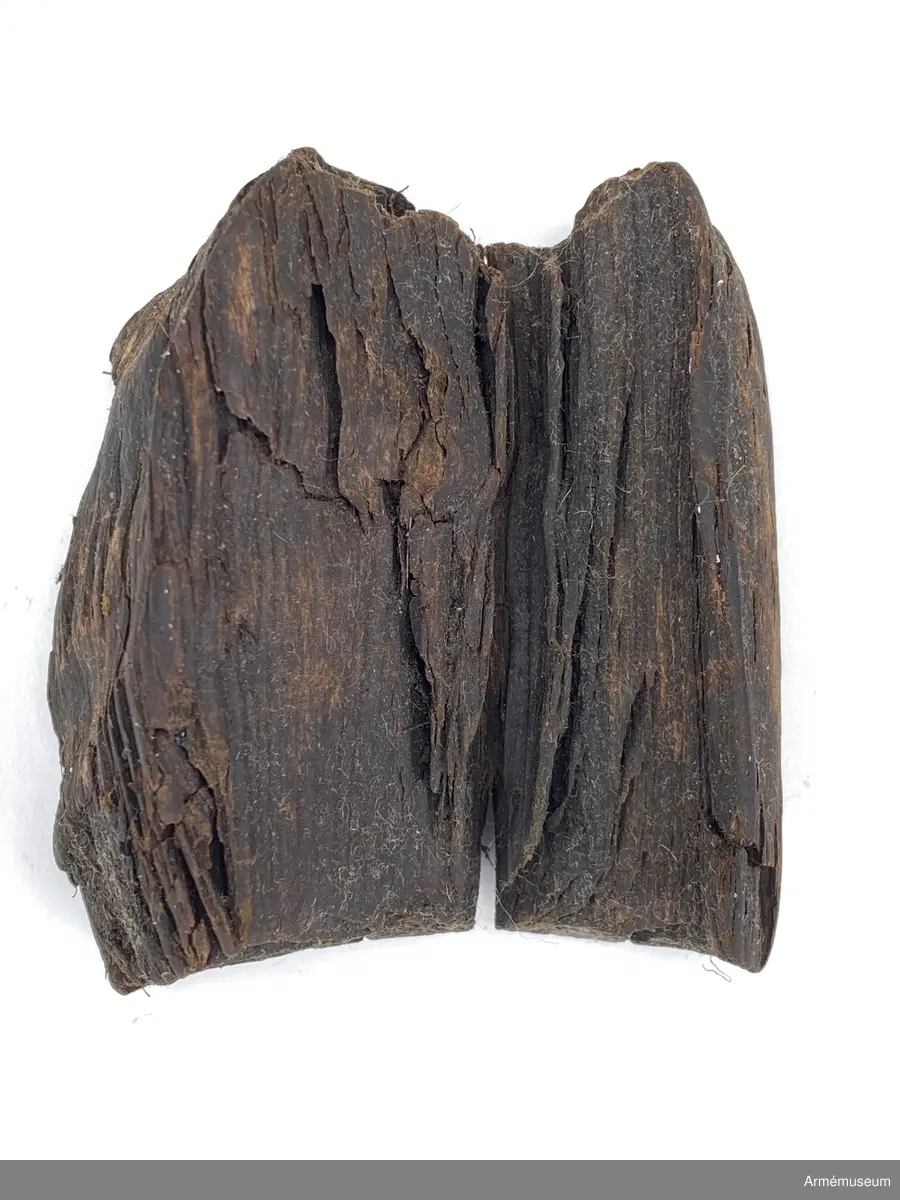 Grupp C I.
Av läder och trä.