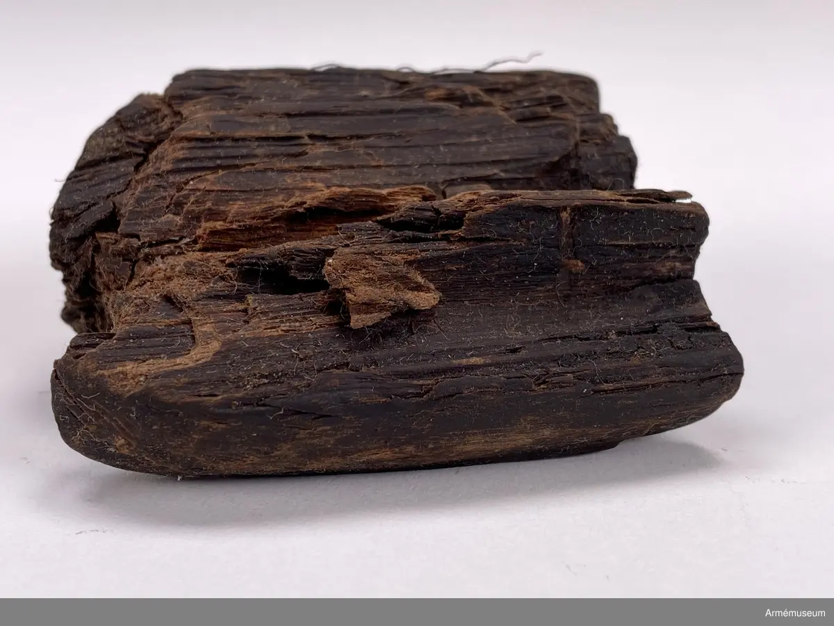 Grupp C I.
Av läder och trä.