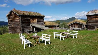 benker på husantunet