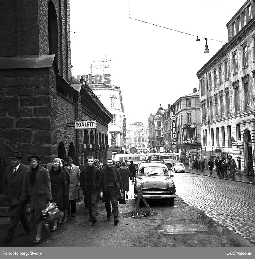 gateløp, mennesker, biler, buss, forretningsgårder, Brannvakten, Østbanestasjonen