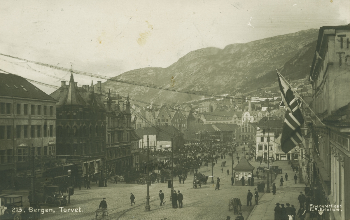 Bergen. Torgallmenningen. Utgiver: C. A. Erichsen, før 1913.