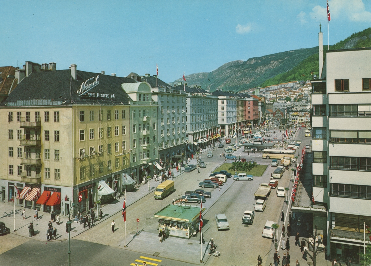 Bergen. Torgallmenningen, etter 1950. Utgiver: Knut Aune Kunstforlag.