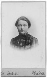 Et visittkortportrett av en kvinne, fotografert av Jasper So