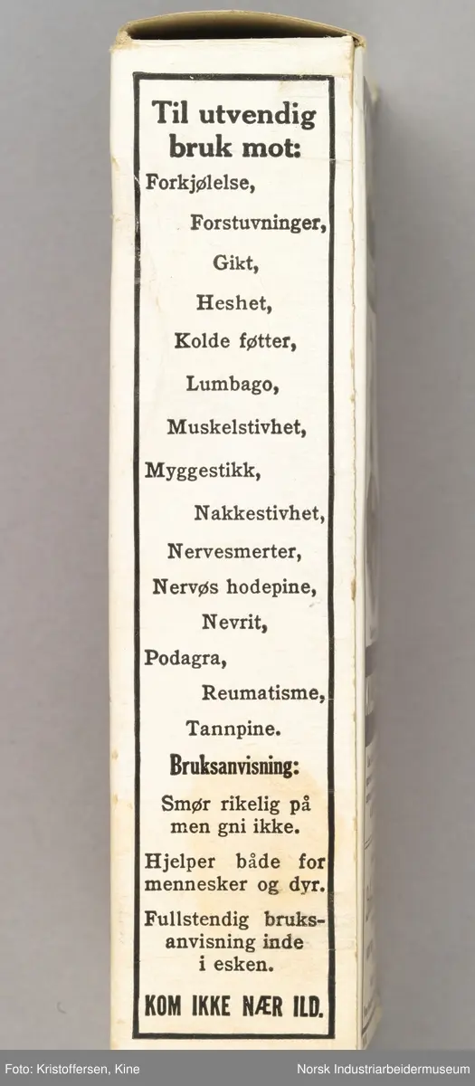 Mann med bart og sløyfe