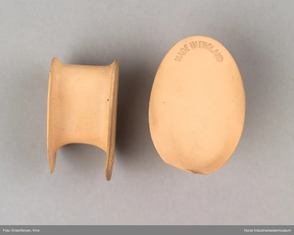 Dr. Scholl`s Toe-Flex for Bunions. To tåskillere i original emballasje fra Scholl i størrelse small. Tåskillerne er hudfarget og ovale i form.
