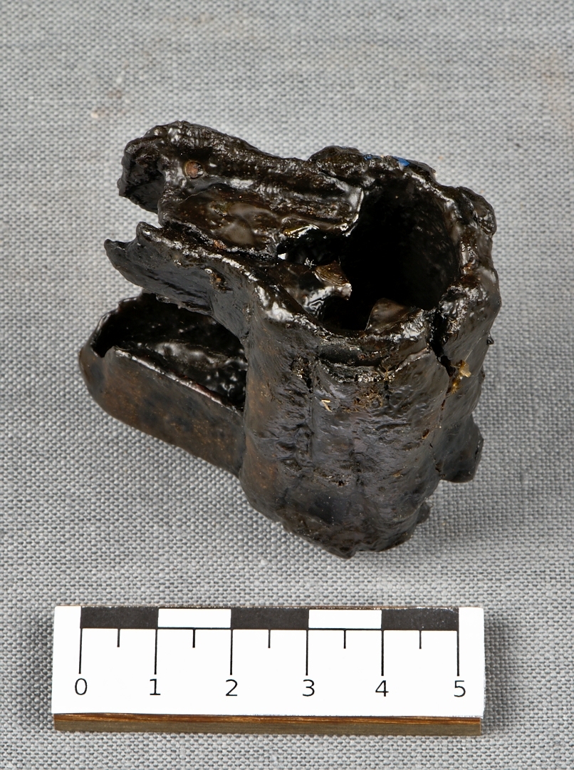 Ett bygellås av järn.