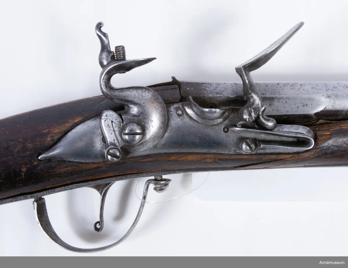 Grupp D I.
Änterbila med pistol. Kombinationsvapen. Från 1700-talets början.
