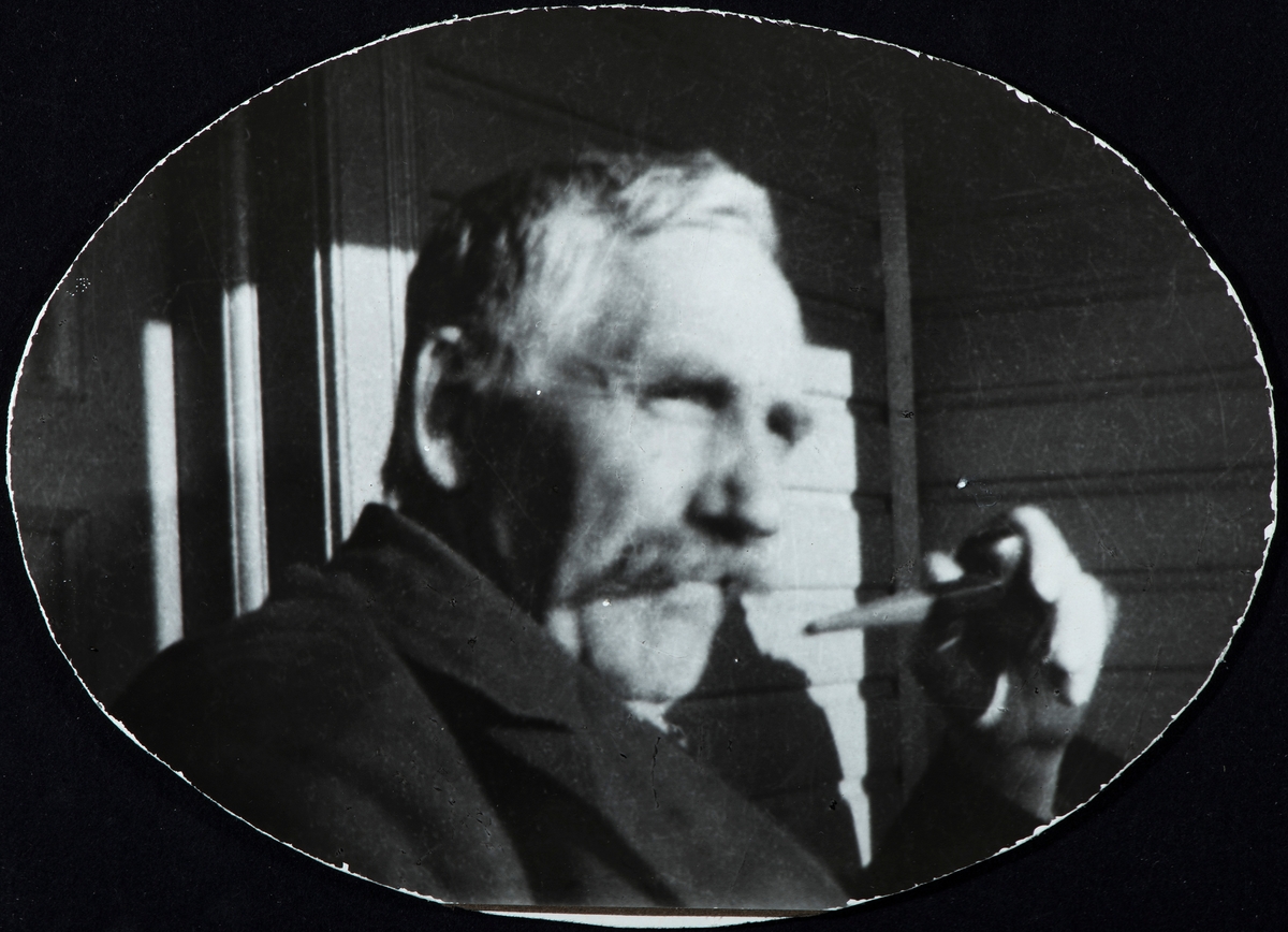 Embret Halvorsen Brændholen 1882-1932. Den første ordfører for Arbeiderpartiet i Hamar oktober-desember 1913. Flyttet til Ottestad og ble sentral politiker i Stange.