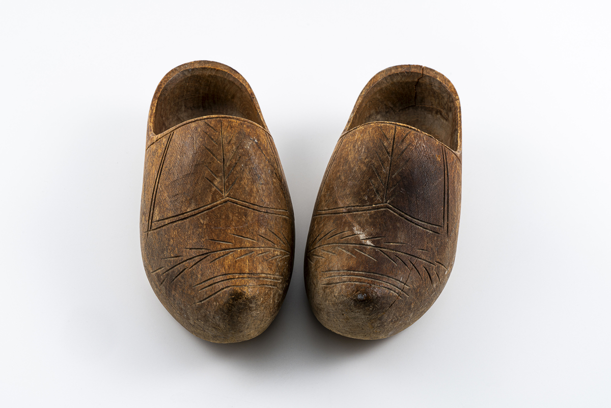 Et par tresko i barnestørrelse. Har tilhørt Sara Fabricius.