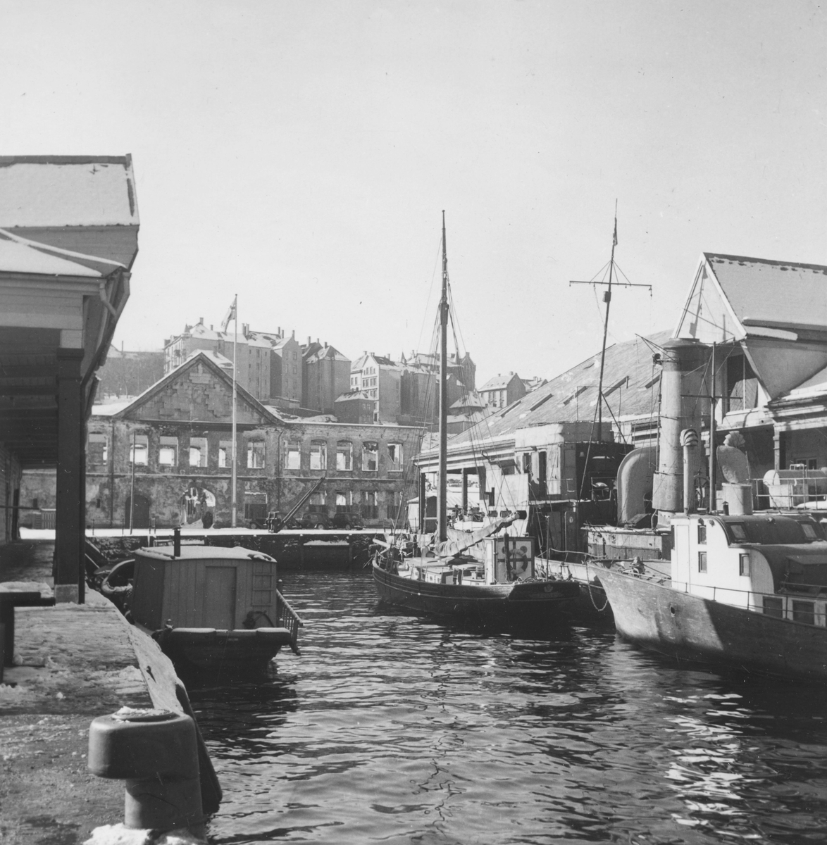 Bergen. Nordnes, Tollboden, ca. 1946.