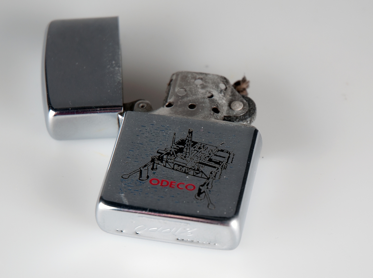 Sigarettenner med dekor.