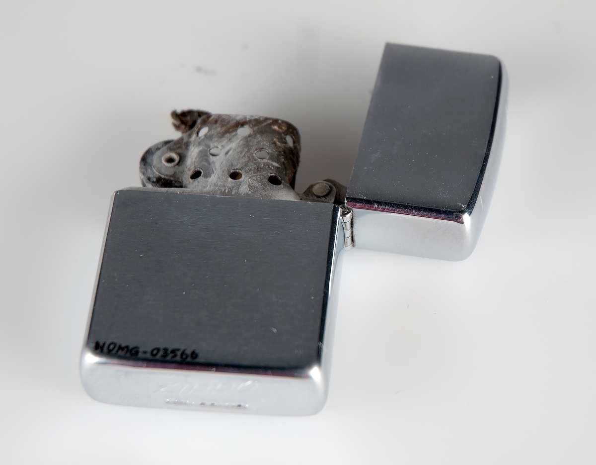 Sigarettenner med dekor.