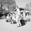 Folkdansuppvisning på scenen vid Bollnästorget, Skansen.