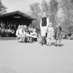 Barn dansar folkdans vid Bollnästorget, Skansen.