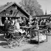 Besökar på serveringen, Gamla krogen, Skansen.