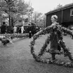 Festlighet vid Laxbrostuga, Skansen. Troligen allmogbröllop.