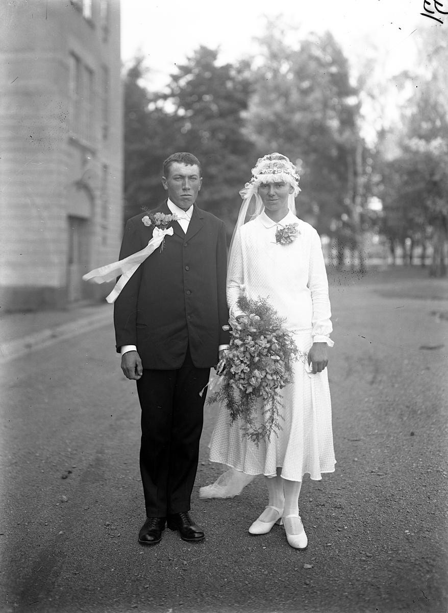 Efter ankomsten till Jönköping 1929 var det några av svenskbyborna som ingick äktenskap. Bland annat Gustav Andreasson Knutas (f 1901) och Kristina Edvardsdotter Utas (f 1903). De reste senare tillbaka till Ryssland. Gustav "bliev borta" och där stod Kristina ensam med sonen Nils Otto. Hon gifte om sig med Hugo Herman Lauenstein. Via Karelen kom de till Sverige den 30 maj 1936. Då bar Kristina deras tvillingar Astrid och Nils på armen.