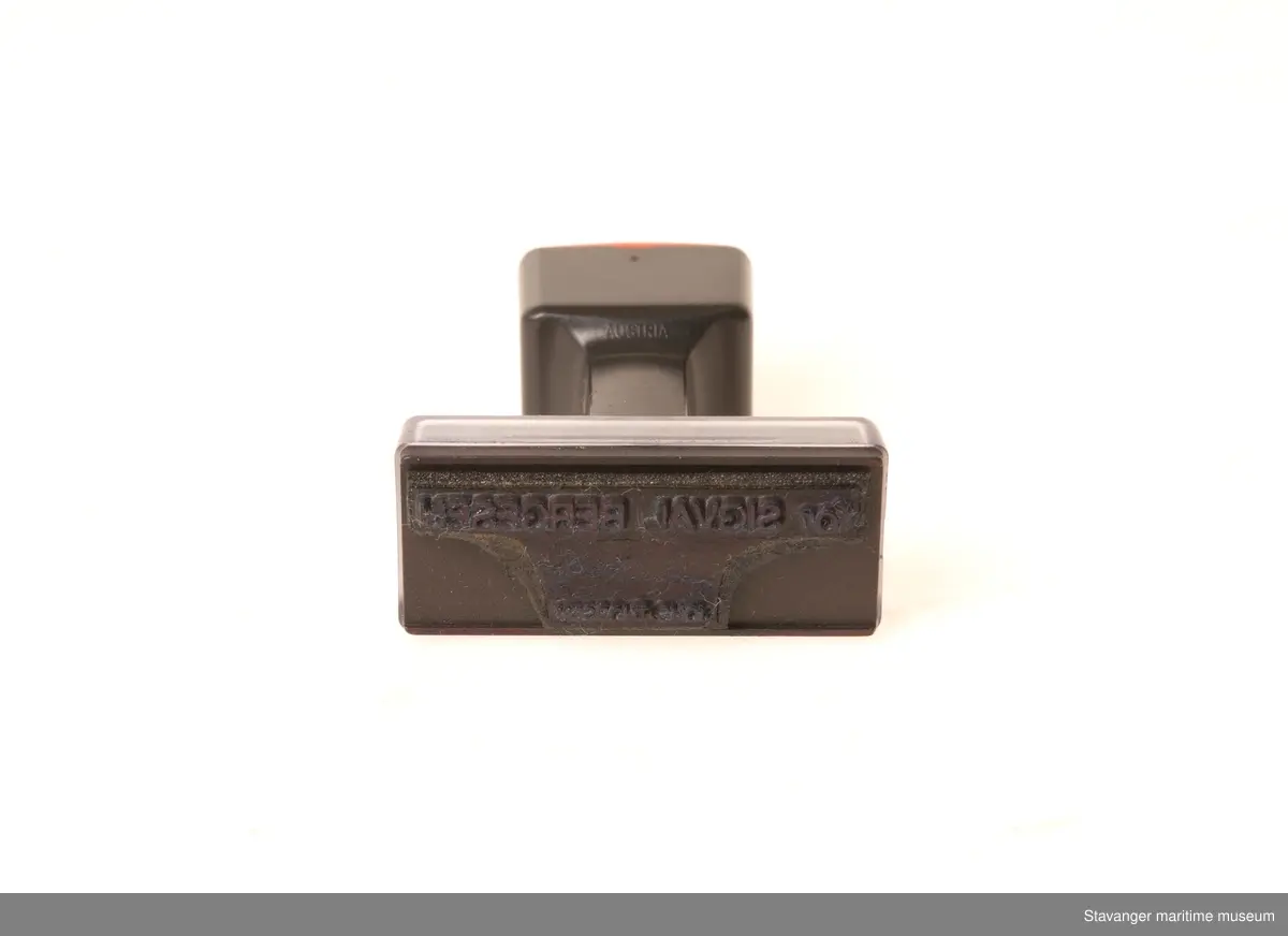 Stempel i plastikk, hvor det står: For Sigval Bergesen, Johs. Thorsen